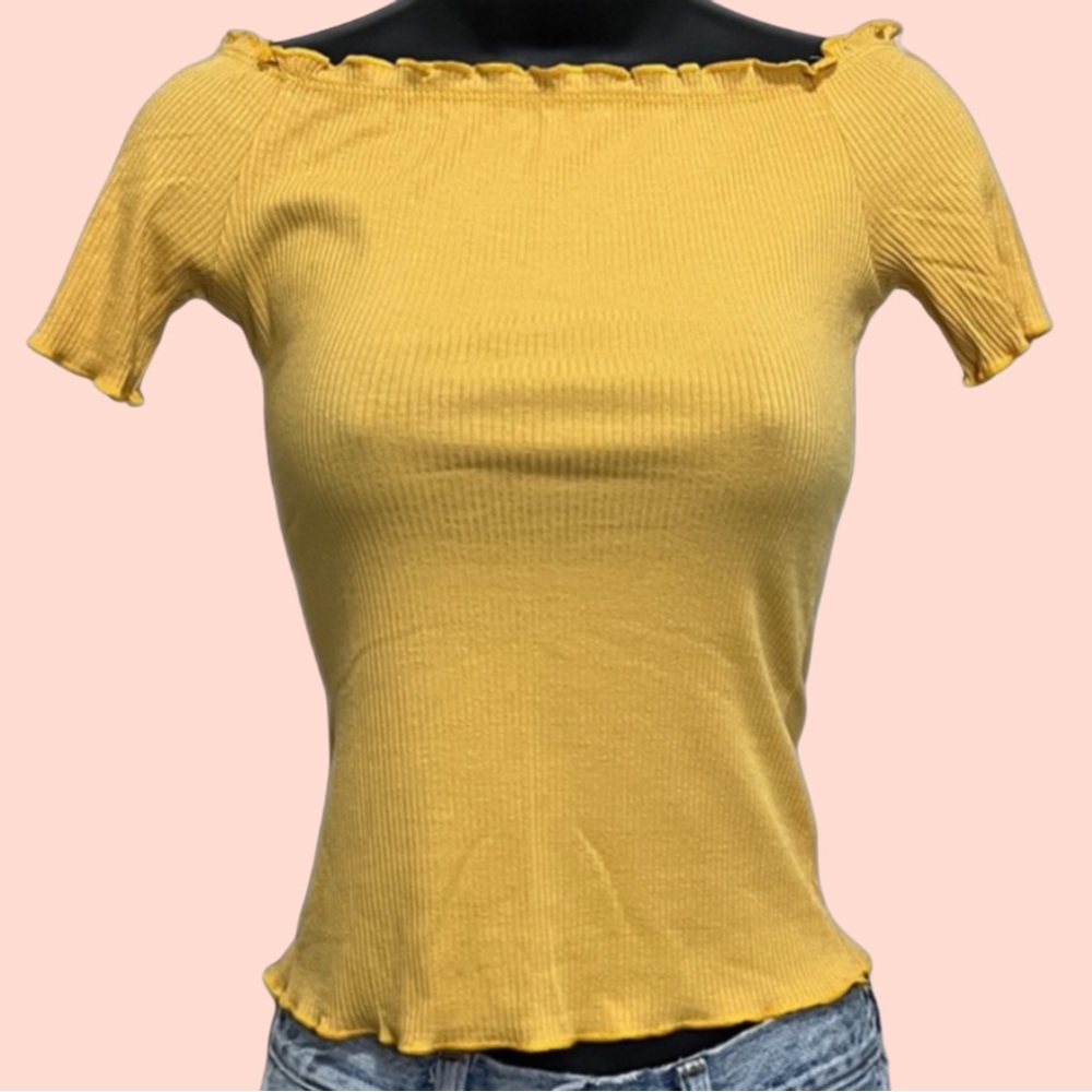 Charlotte Russe Yellow Ribbed Off-Shoulder Lettuce Hem Top – XS